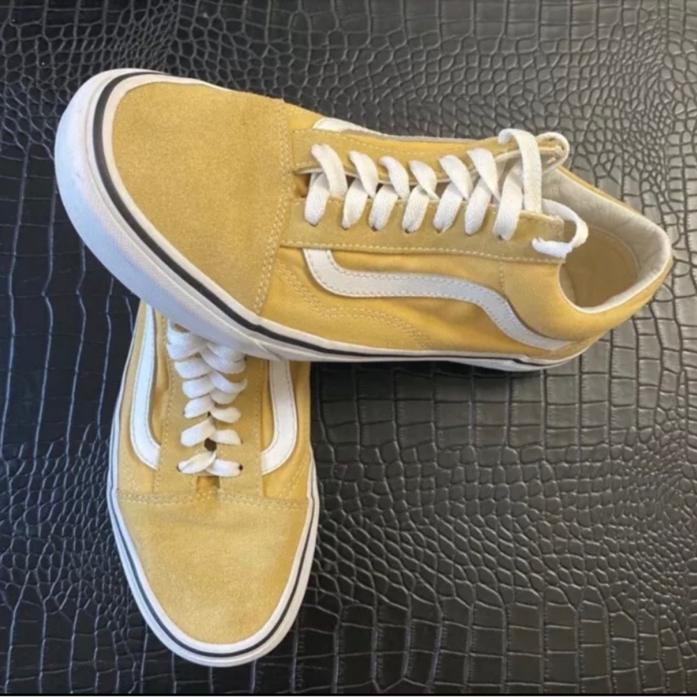 Vans Yellow and White Canvas Sneakers with Iconic Stripe size 8 PreOwned